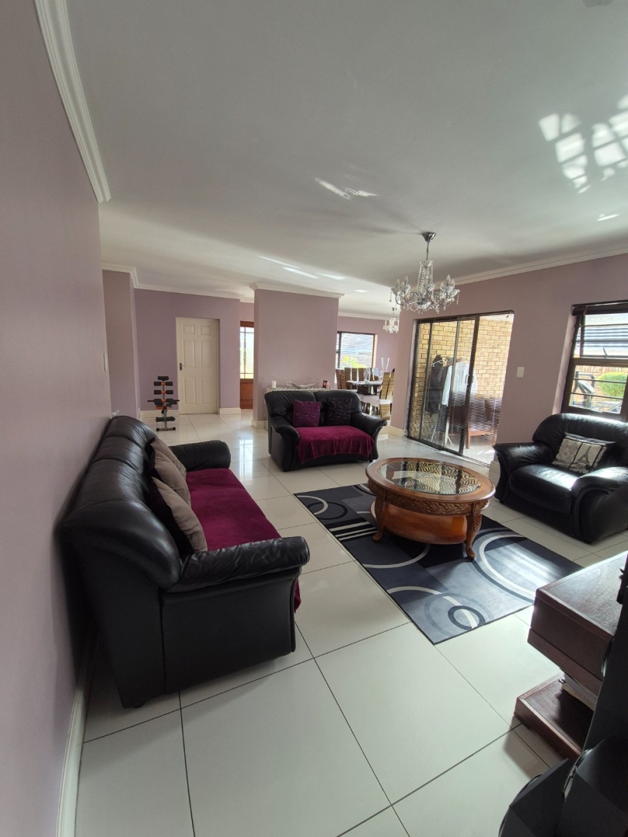 3 Bedroom Property for Sale in Weybridge Park Eastern Cape